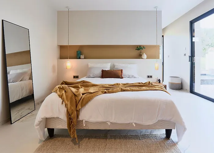 Secluded Pool Near Castle Villa Beynac-et-Cazenac